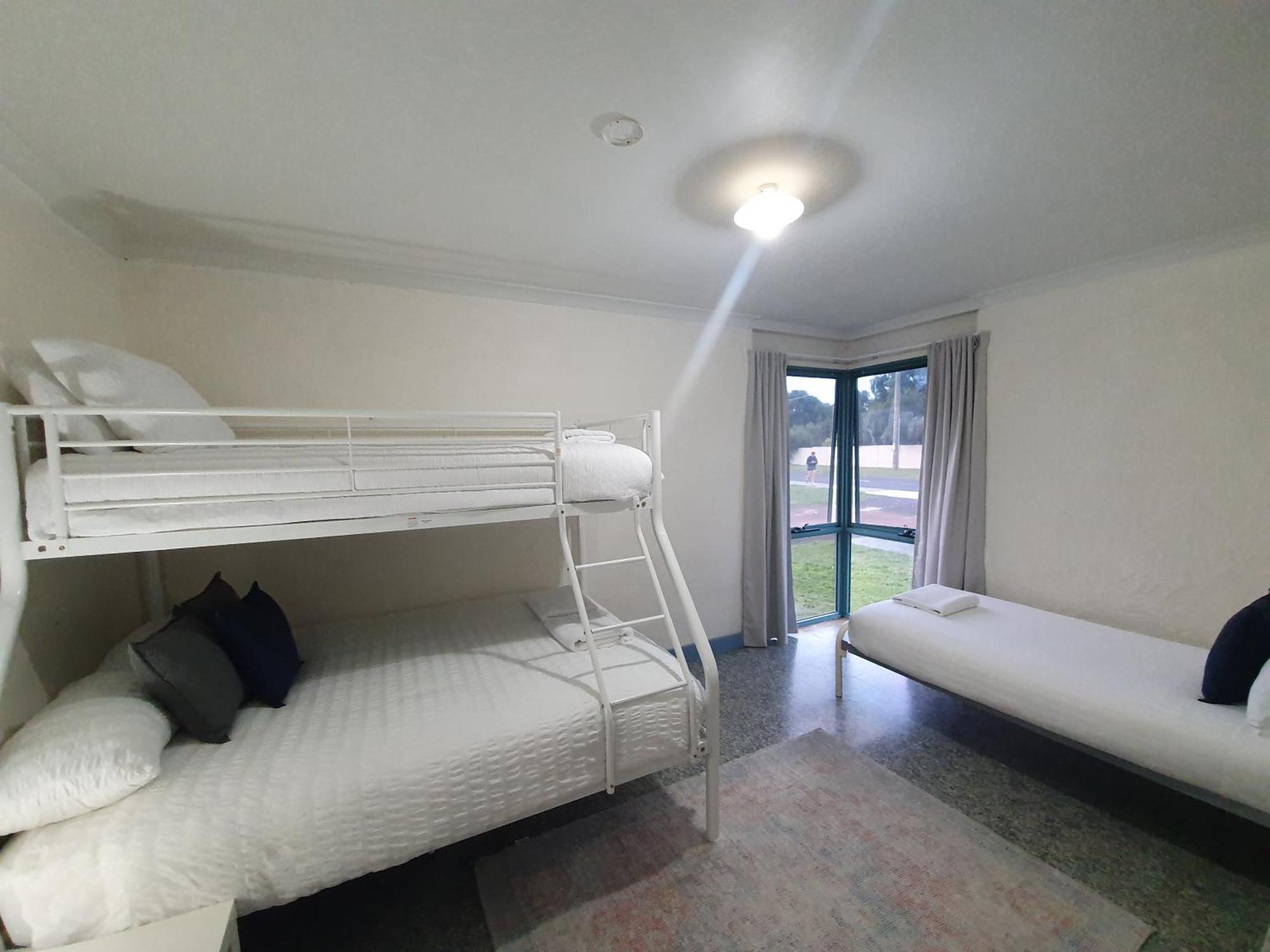 Busselton Holiday Units Room photo