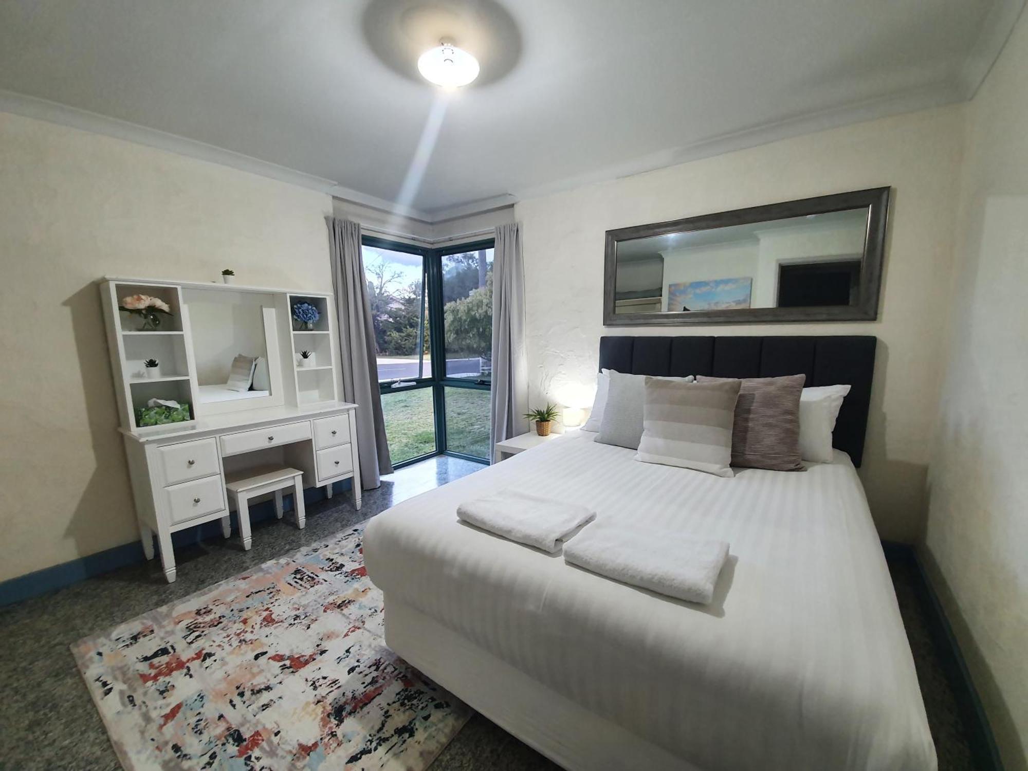 Busselton Holiday Units Room photo
