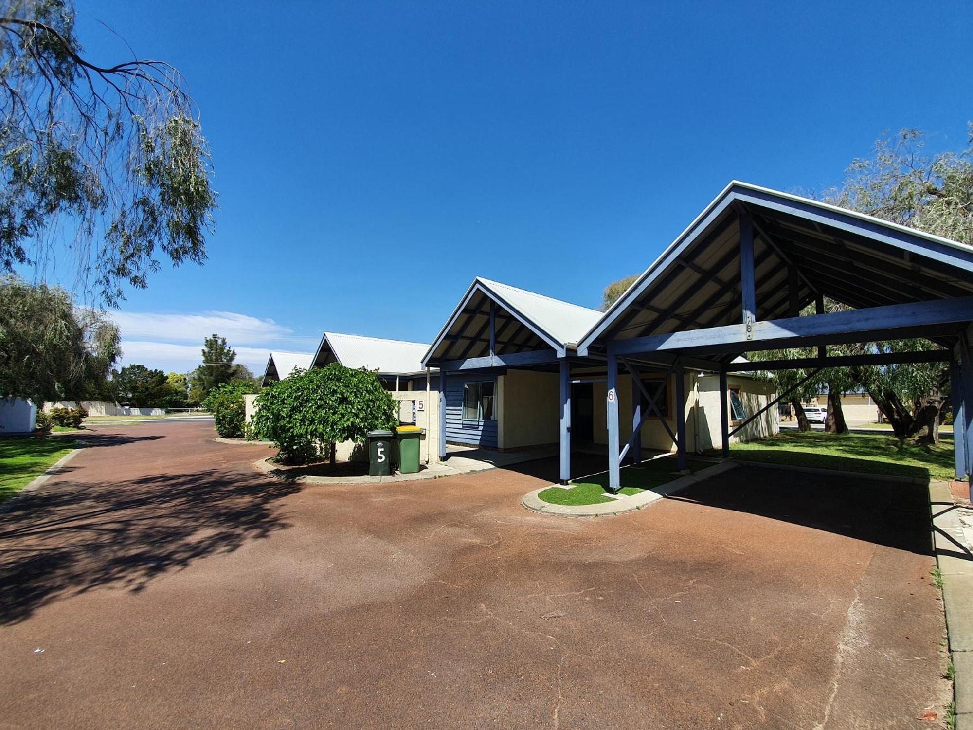 Busselton Holiday Units Room photo
